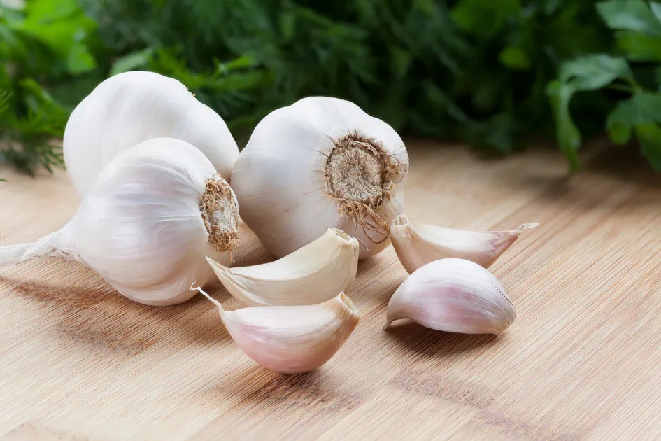 benefits-of-eating-garlic-at-night