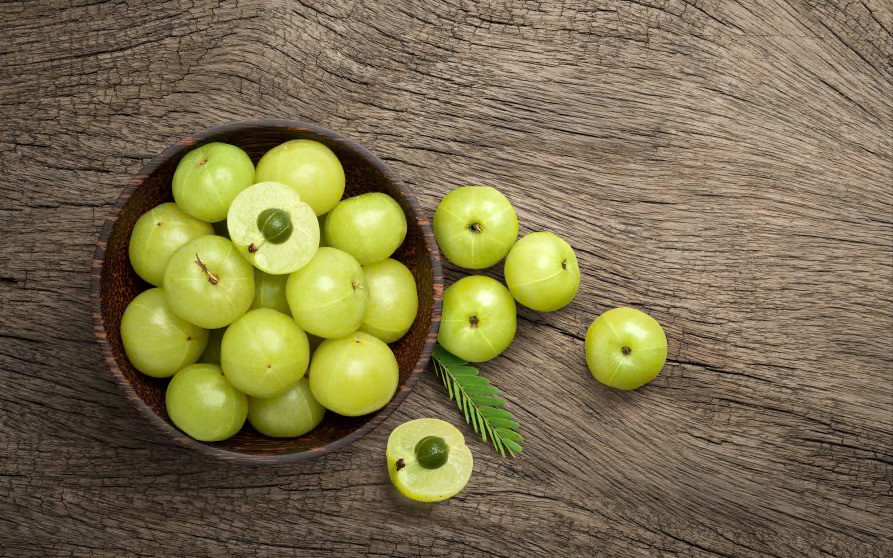 reasons-why-you-should-use-amla-for-hair